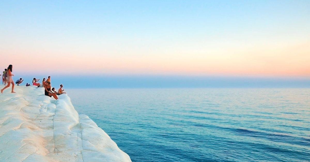 Illustration of throat and cricopharyngeal muscle showing globus pharyngeus mechanism in anxiety