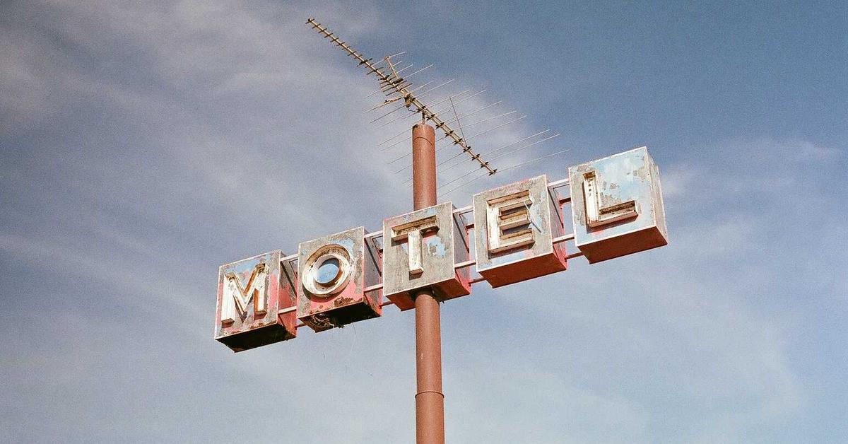 Patient being prepared for general anesthesia in operating room, illustrating how anesthesia works on the brain